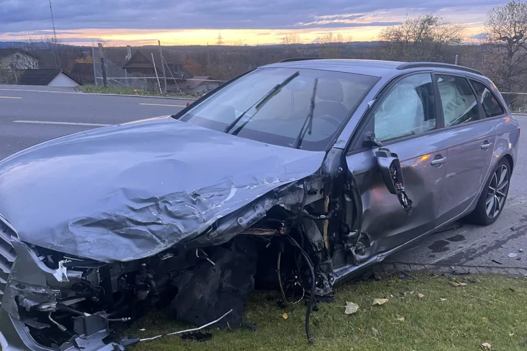 Buchrain LU - Unfall zwischen Auto und Lieferwagen 