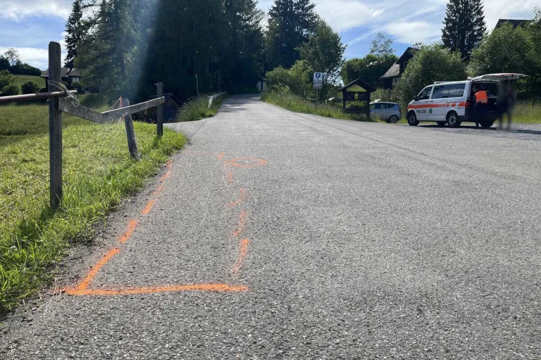 Ebnat-Kappel SG - Motorradfahrer bei Auffahrkollision verletzt