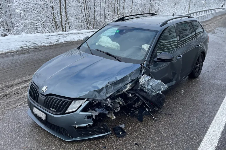Frauenfeld TG - Fahrunfähig und ohne Führerschein Unfall verursacht - Strasse gesperrt