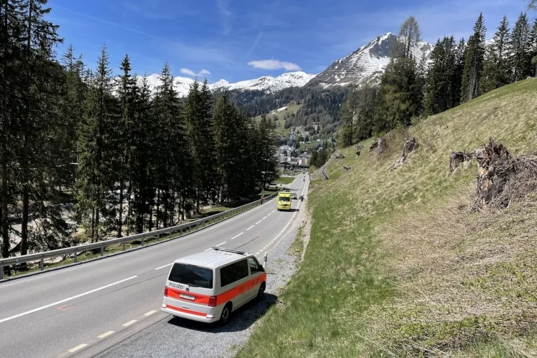 Davos GR - Hinterrad während der Fahrt blockiert