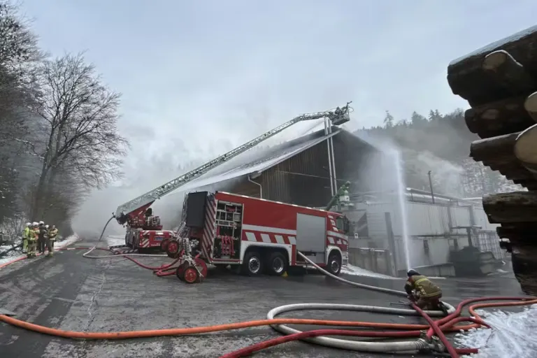 Gasel BE – Brand in Holzschnitzelhalle