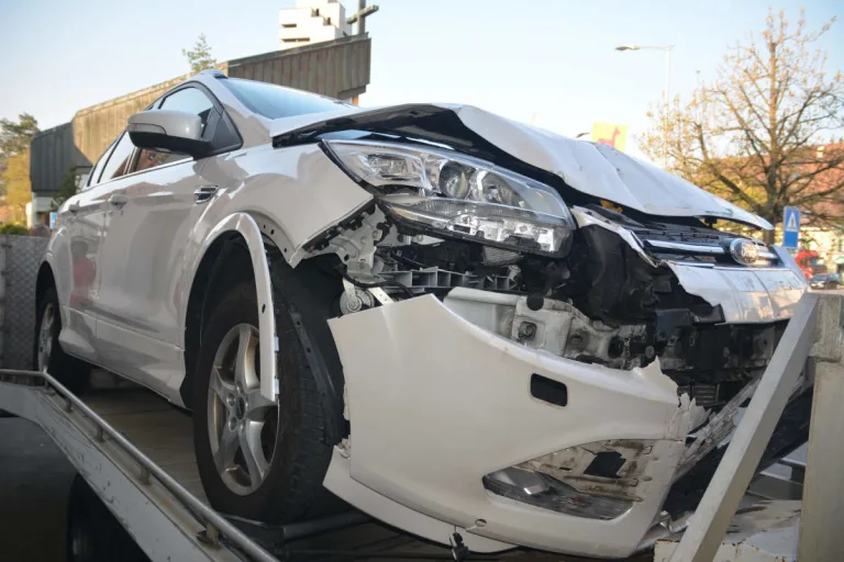 Breitenbach SO – Auto in Hausfassade gekracht