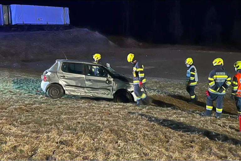 Pischelsdorf am Kulm –  Kollision zwischen zwei Fahrzeugen