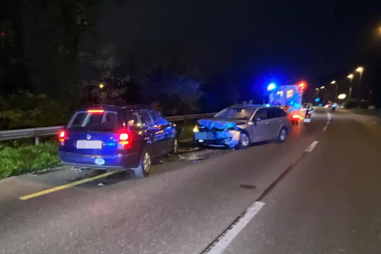 Niedergösgen SO – Zwei Verletzte nach Frontalkollision zwischen zwei Autos