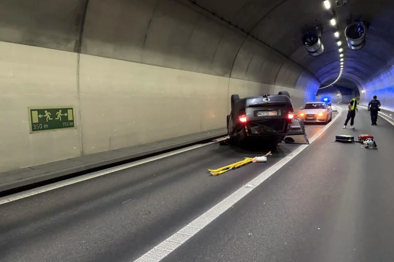 Wattwil SG – Auto überschlägt sich nach Unfall im Tunnel