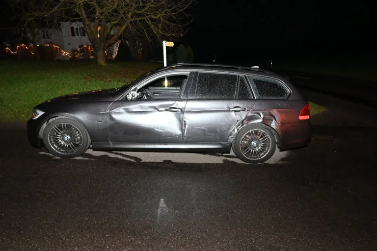 Lömmenschwil SG – Unfall in einer Kurve mit zwei Autos 