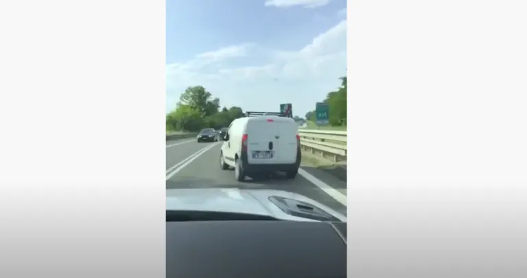  Verfolgungsjagd in Italien - Zivilpolizist verfolgt Transporter - am Steuer waren drei Kinder!