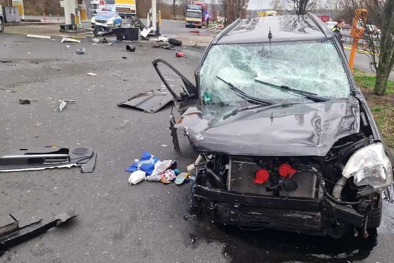Göttingen - Stark alkoholisiert Unfall verursacht
