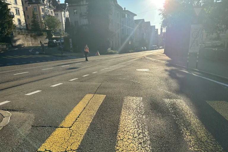 St.Gallen - Velofahrerin nach seitlich-frontaler Kollision schwer verletzt 