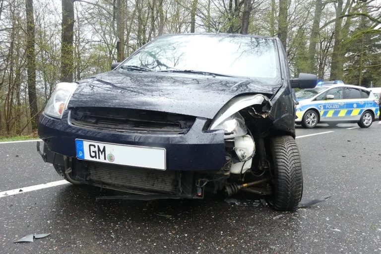 Nümbrecht - 81-Jährige Autofahrerin verletzt sich bei Unfall schwer