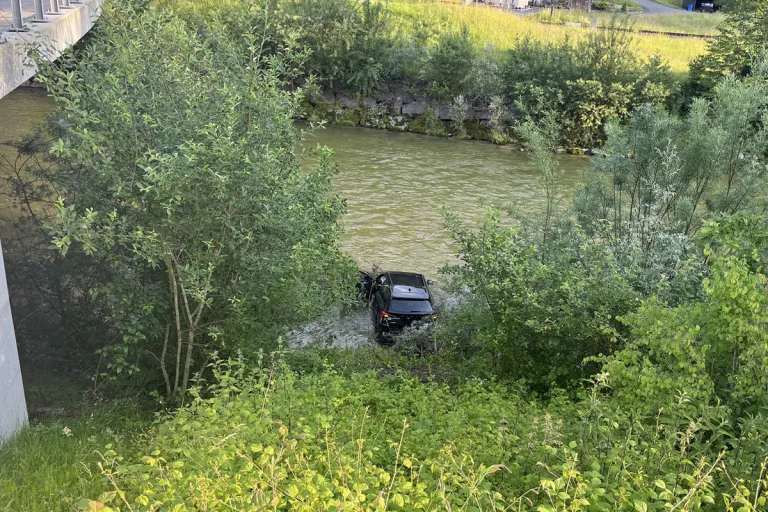 Kanton Luzern - Bei Unfall in der Kleinen Emme gelandet