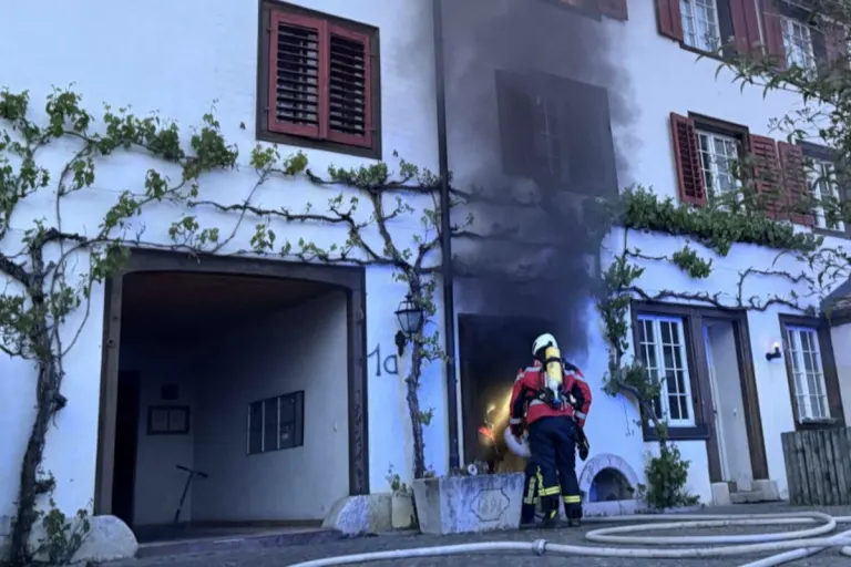 Thayngen SH – Hoher Schaden nach Brand in Mehrfamilienhaus
