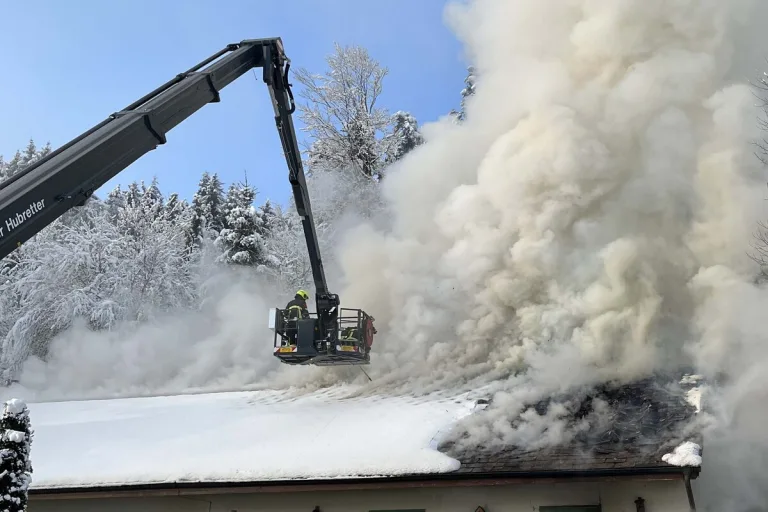 Alberswil LU - Brand in einem alten "Armeegebäude"