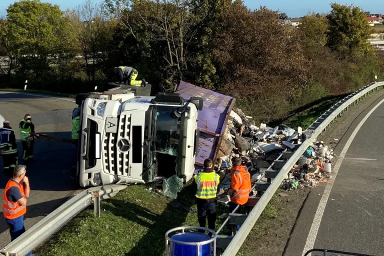 A6 / A61 Frankenthal – Umgekippter Lkw in Autobahnkreuz