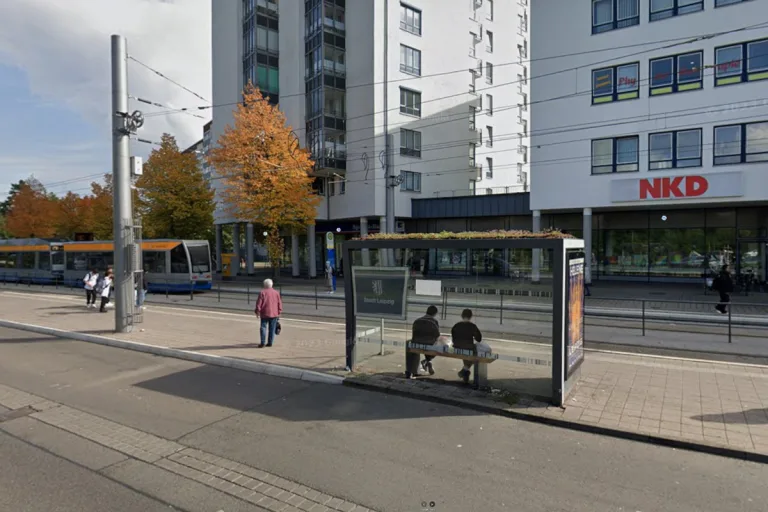 Leipzig – Mann greift Busfahrer mit Axt an