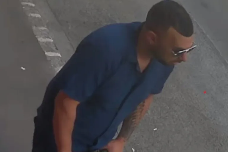 Brutaler Raub an Seniorin in Wien – Polizei veröffentlicht Täterfoto
