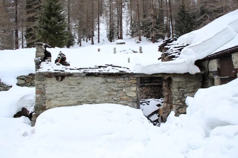 Zeugenaufruf aus Simplon-Dorf VS - Alphütte brannte - Dach eingestürzt