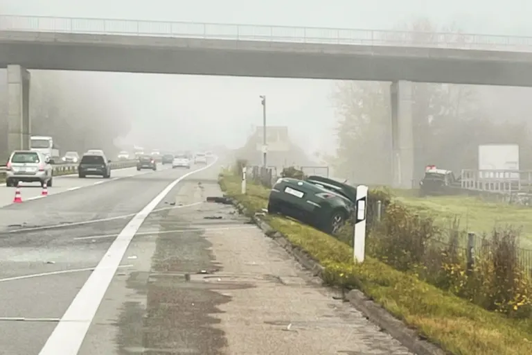 A6/Schönbühl BE – Wildzaun bei Auffahrkollision durchbrochen - Zwei Personen schwer verletzt