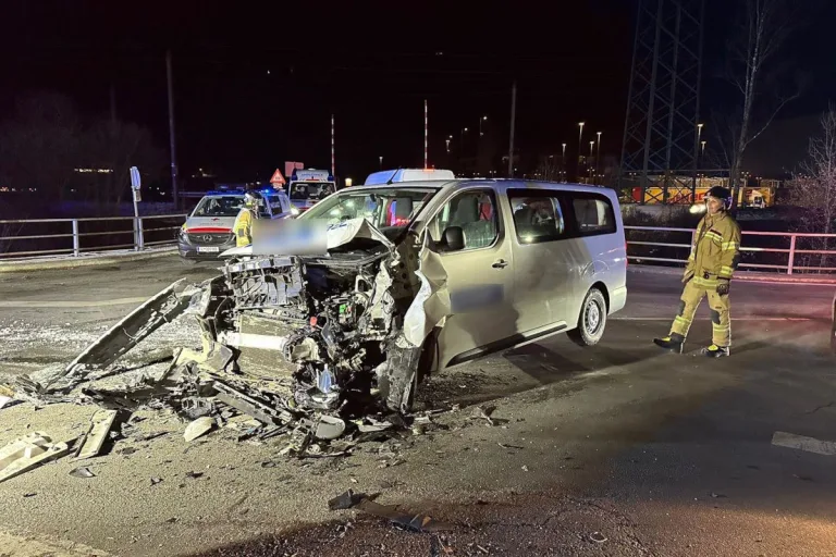 St. Johann in Tirol – Zwei Verletzte bei heftigem Unfall