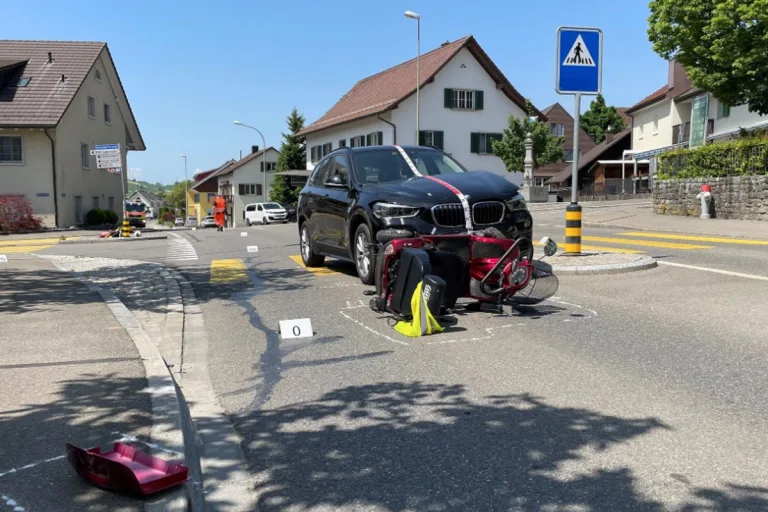 Unfall heute in Schöfflisdorf ZH - Schwere Kollision auf dem Fussgängerstreifen