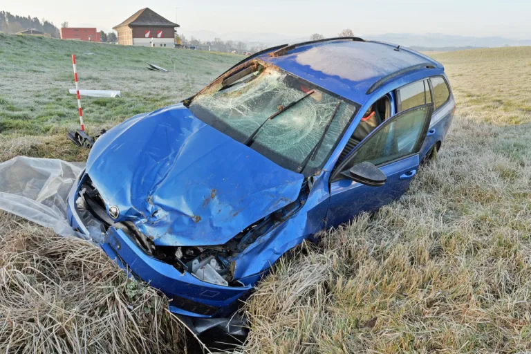 Buttisholz LU – Auto überschlägt sich bei Unfall