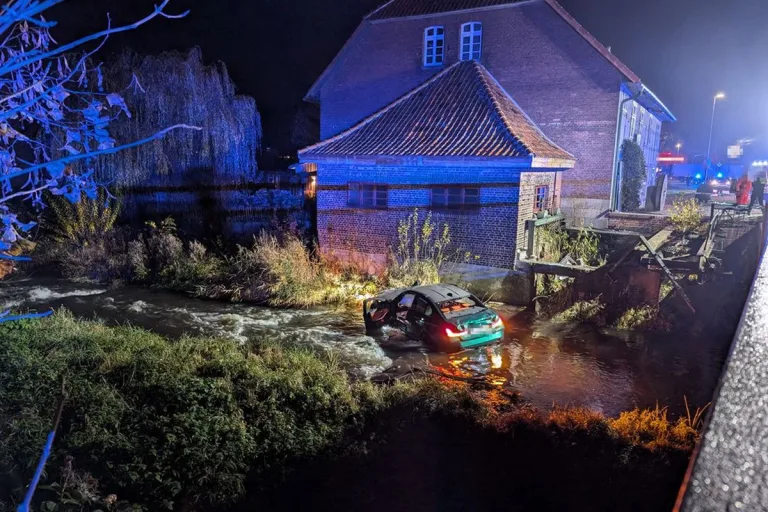 Rotenburg (Wümme) NI – BMW stürzt von Brücke ins Wasser