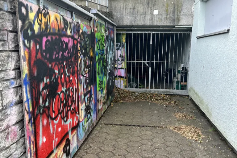 Balzers FL - Unfall und Vandalismus 