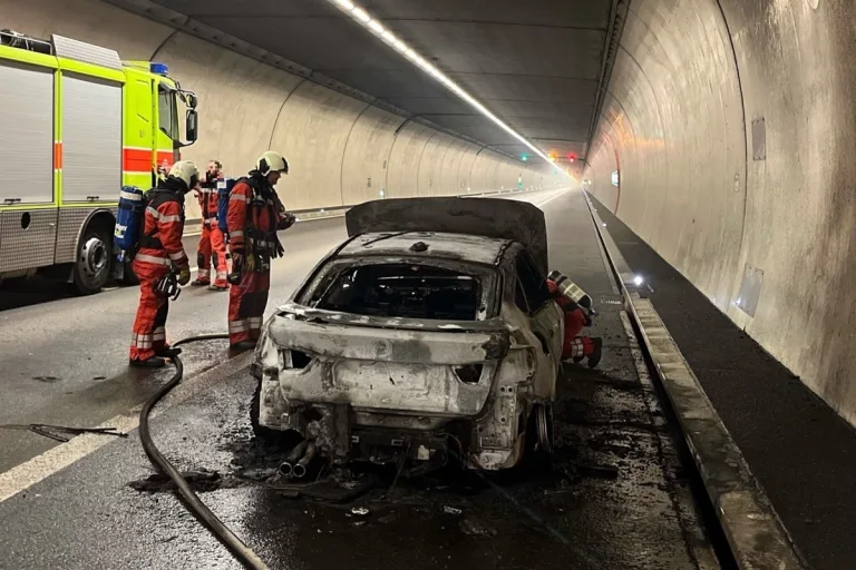 Zürich - Uetlibergtunnel wegen Fahrzeugbrand gesperrt