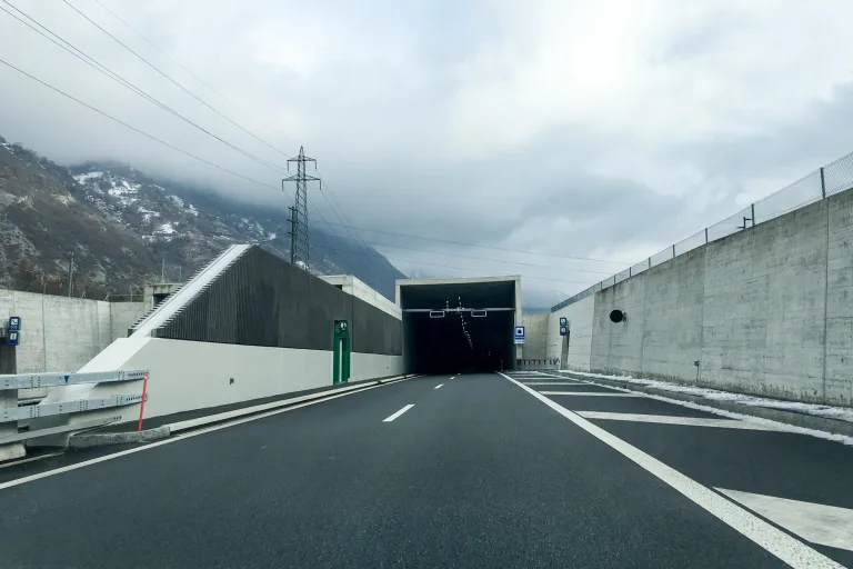 A9 Tunnel Turtmann VS gesperrt 