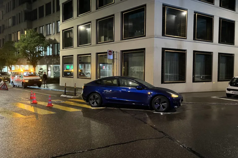 Stadt St. Gallen – Fussgängerin beim Abbiegen übersehen und mit Auto erfasst