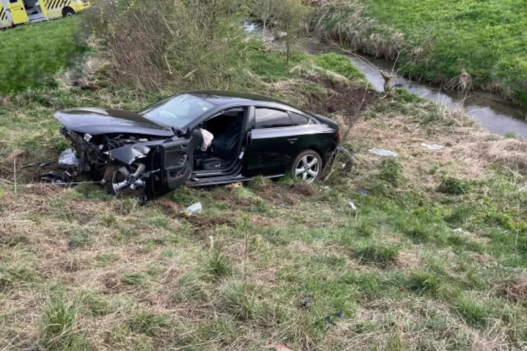 Schwerer Unfall in Schmitten FR - Vier Personen verletzt 