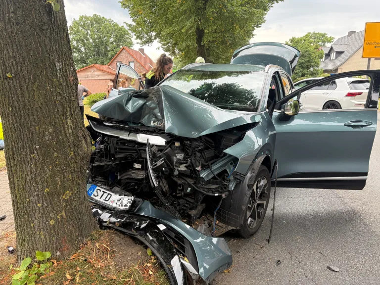 Beckdorf – 51-jähriger Autofahrer wird bei Unfall schwer verletzt