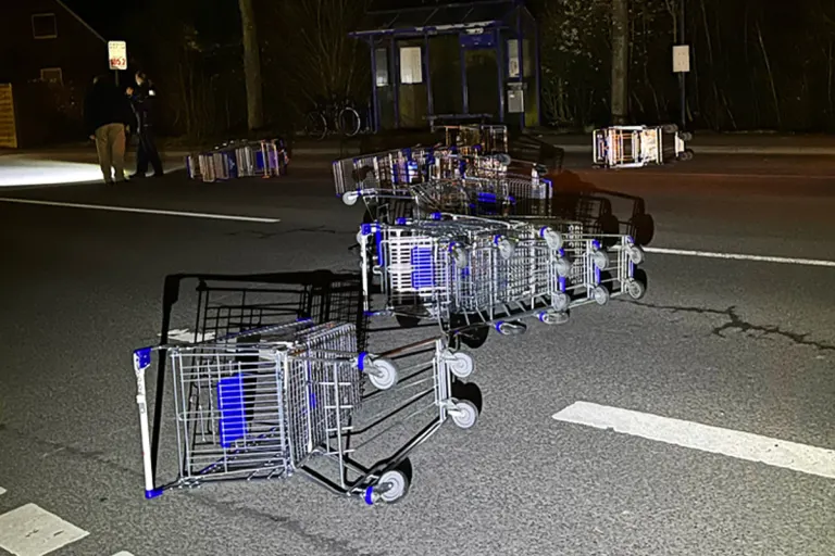 Horstmar – Auto kollidiert mit Einkaufswagen auf Straße
