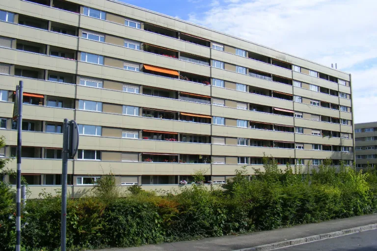Horrorszenarien in Kassel - Kind (6) stürzt aus dem 5. Stock