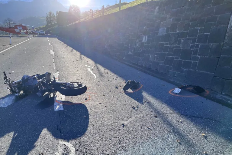 Unfall in Gams SG - Rega fliegt Verletzten ins Spital