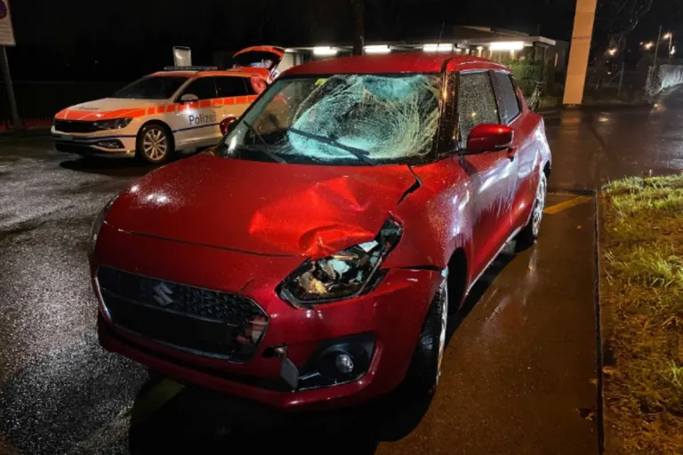 Zug - Frau von Auto erfasst und erheblich verletzt