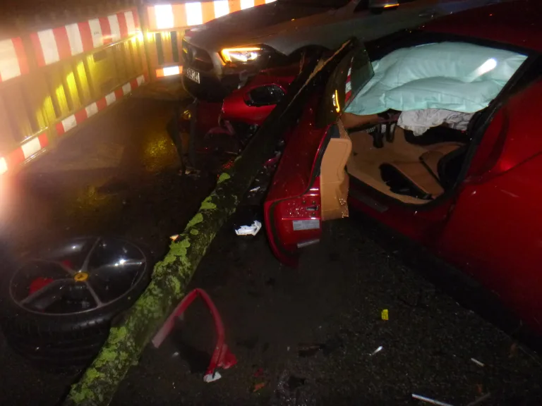 Bielefeld – Unfall mit Ferrari sorgt für Straßensperrung