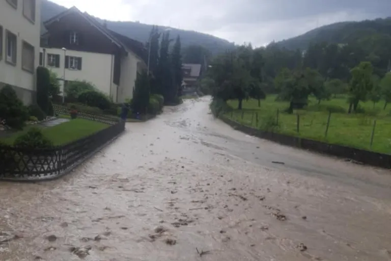 Kanton Solothurn - 250 Meldungen wegen starken Niederschlägen am Montagabend
