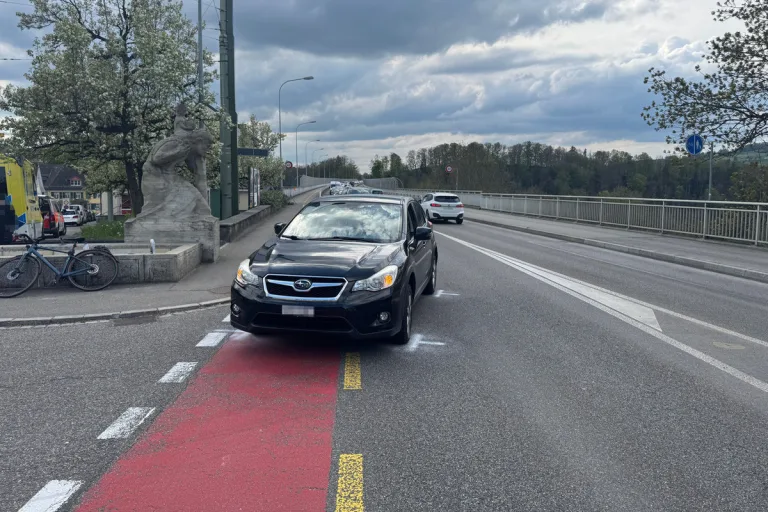 Unfall in St. Gallen – Autofahrer übersieht Velofahrerin beim Abbiegen