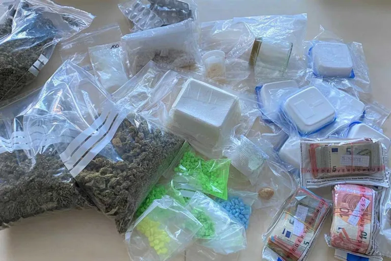 Neubrandenburg – Drogen und Bargeld bei Hausdurchsuchung sichergestellt
