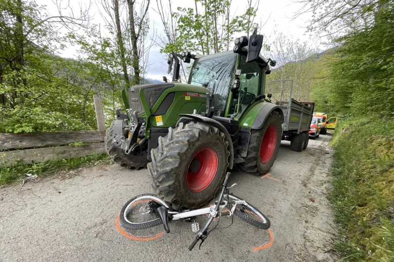 Ilanz GR - Fahrradfahrer bei Unfall mit Traktor schwer verletzt