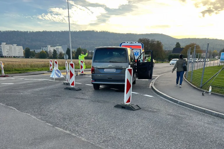 Lupfig AG – Bauarbeiter von Lieferwagen erfasst