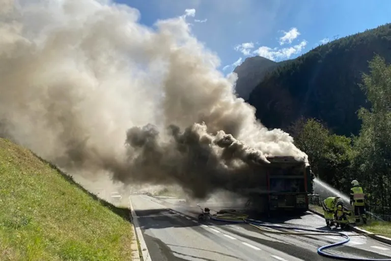 Gabi VS – Lastwagen in Flammen aufgegangen
