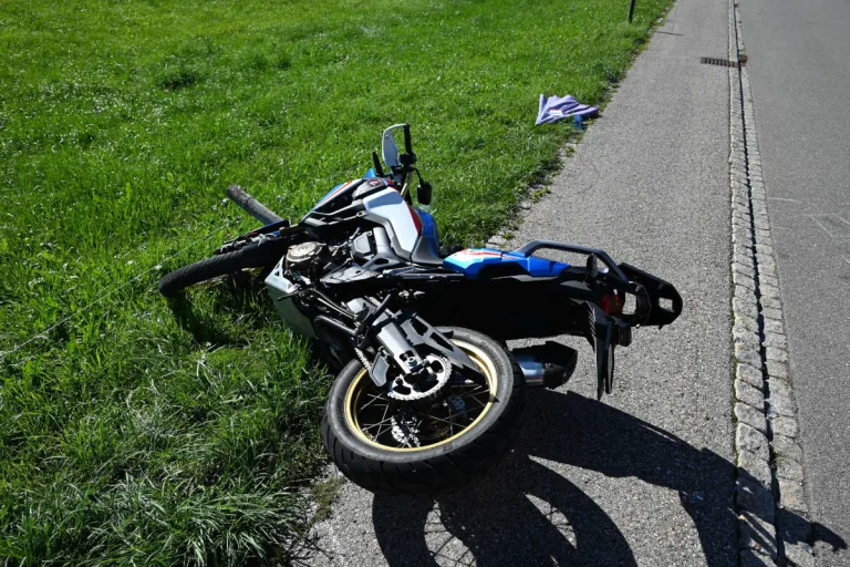 Bächli SG – Zusammenprall zwischen Auto und Motorrad