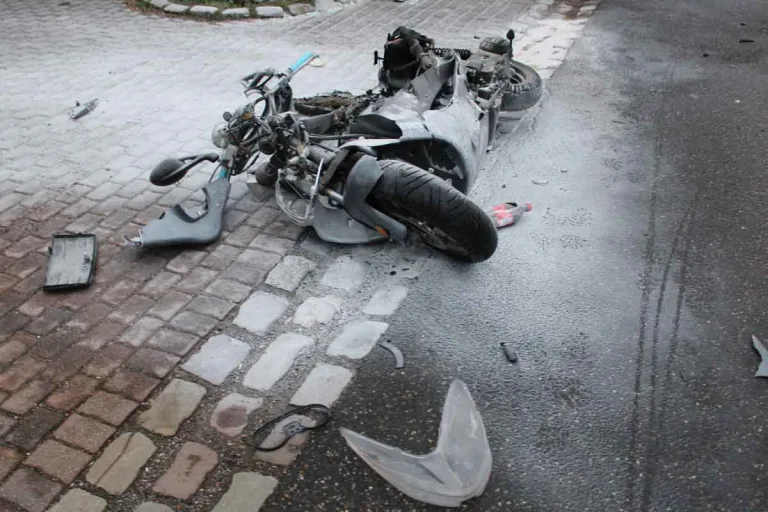 Nideggen - Roller nach Unfall ausgebrannt - Zwei schwer Verletzte