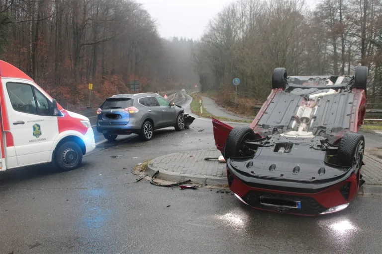 Unfall in Langerwehe NW - Vorfahrtsberechtigtes Auto übersehen 