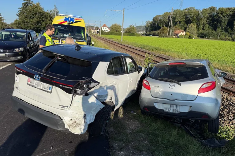 Suhr AG – Zwei verletzte Frauen bei heftigem Unfall