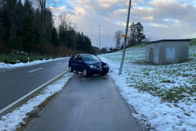 Gestern im Kanton Zug - Drei Verkehrsunfälle, zwei Personen verletzt