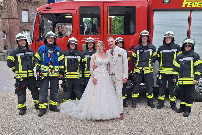 Bedburg-Hau NW – Kerzenbrand erfordert Feuerwehreinsatz bei Hochzeitsfeier