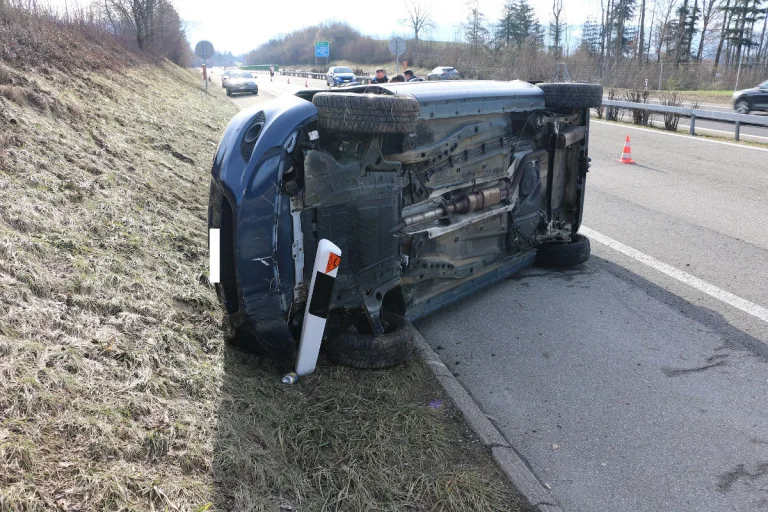 A15 Hinwil ZH – Mehrfach auf der Autobahn überschlagen